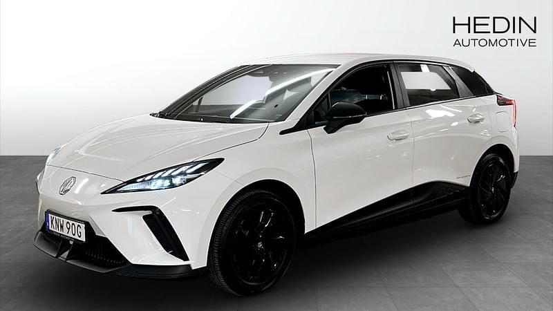 Vit (white) Begagnad 2022 MG MG4 EV Halvkombi | 259 900 kr - Bild 1/4