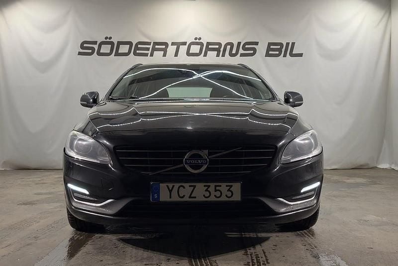 Begagnad Volvo V60 Momentum 150 HK (110 kW) 2016 Svart Kombi