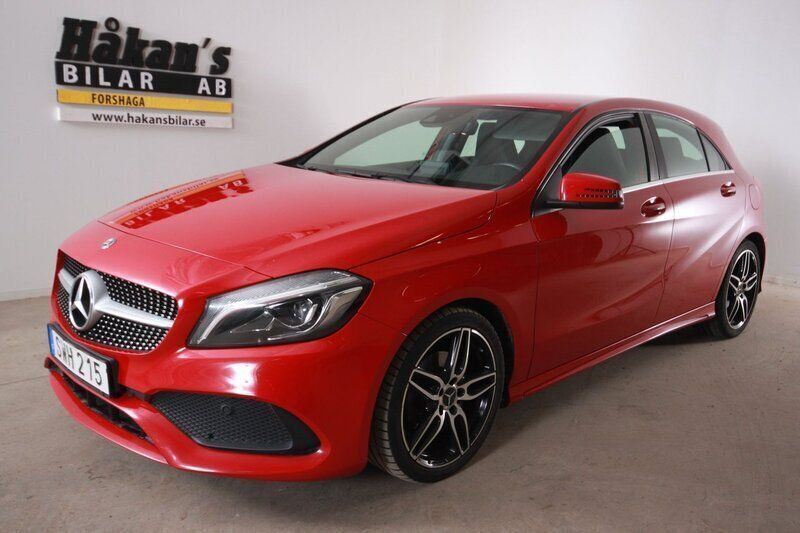 Röd Begagnad 2017 Mercedes A180 Style Halvkombi | 219 500 kr (Marknadspris) - Bild 1/4