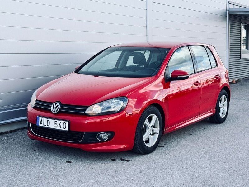 Röd Begagnad 2012 VW Golf VII Halvkombi | 46 900 kr (Marknadspris) - Bild 1/4