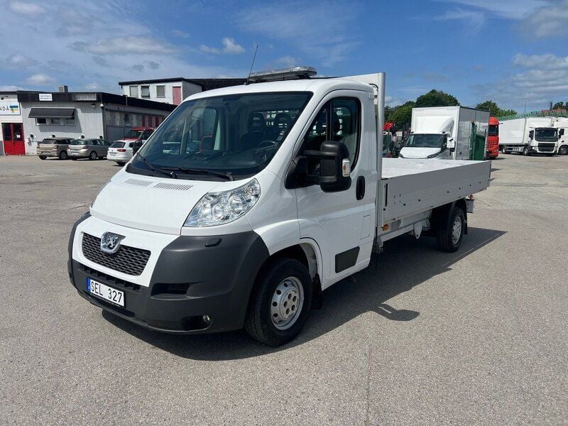 Flerfärgad (vit) Begagnad 2014 Peugeot Boxer Van | 243 750 kr - Bild 1/4