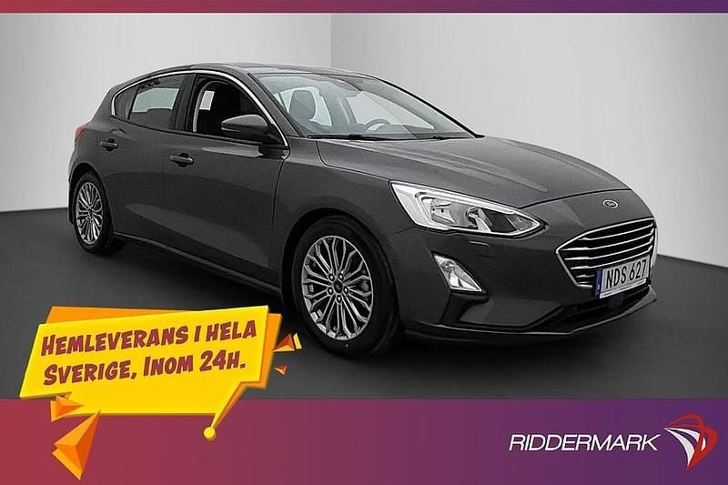 Grå Begagnad 2018 Ford Focus Titanium Halvkombi | 168 900 kr (Marknadspris) - Bild 1/3