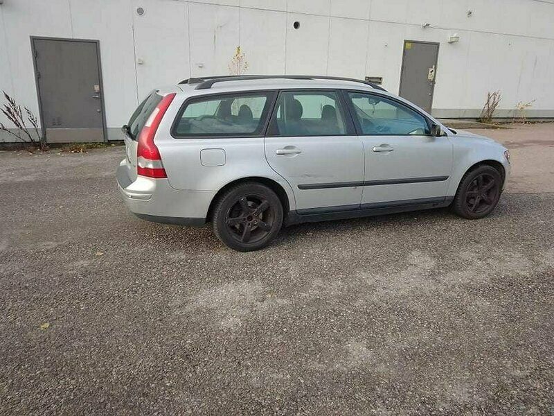 Begagnad Volvo V50 Kinetic 126 HK (92 kW) 2005 Ljusgrå Kombi