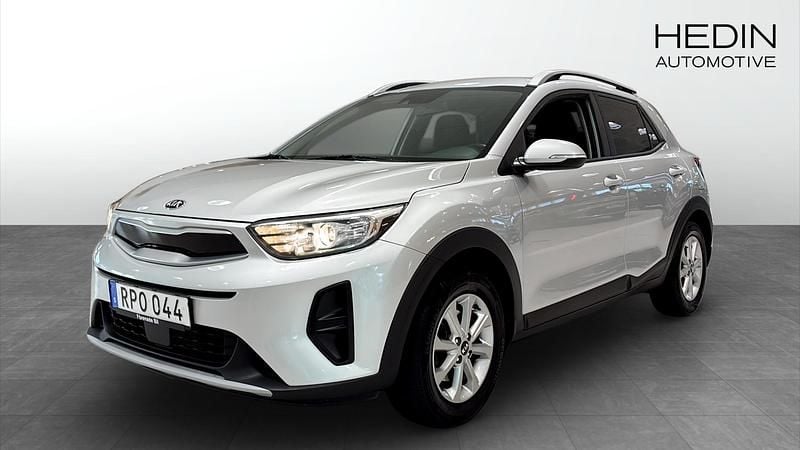 Grå (silver) Begagnad 2018 Kia Stonic SUV | 134 900 kr (Marknadspris) - Bild 1/4