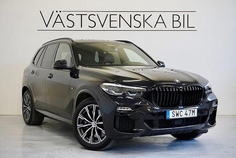 Svart Begagnad 2021 BMW X5 iPerformance SUV | 549 000 kr (Marknadspris) - Bild 1/4