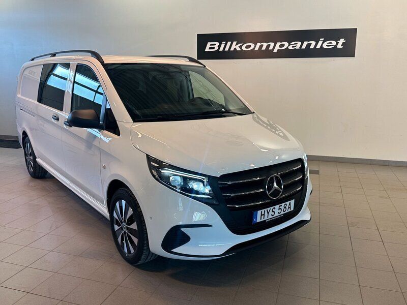 Vit Ny 2024 Mercedes Vito Minibuss | 836 250 kr (Lite dyr) - Bild 1/4