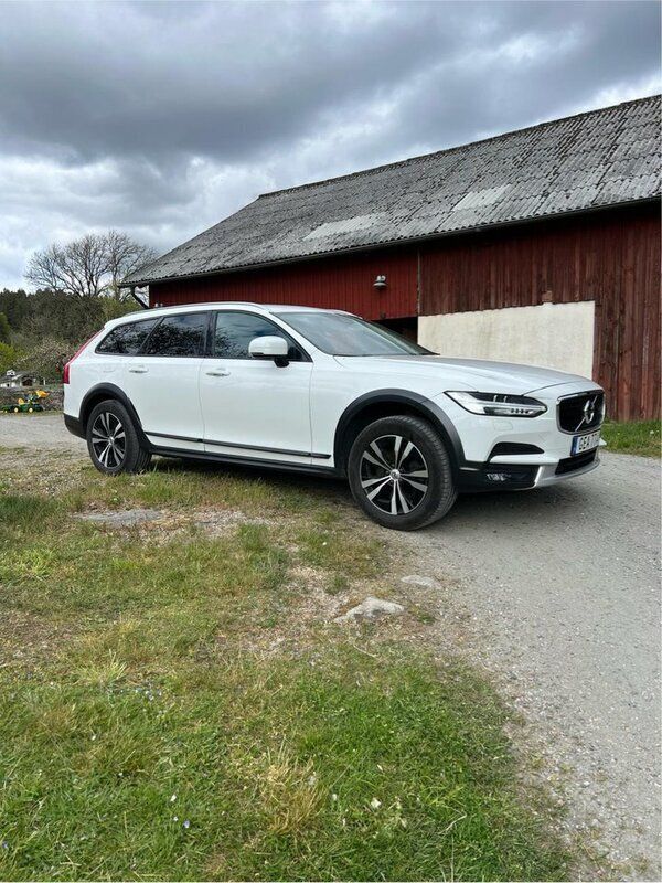 Vit Begagnad 2020 Volvo V90 CC Kombi | 350 000 kr (Marknadspris) - Bild 1/4