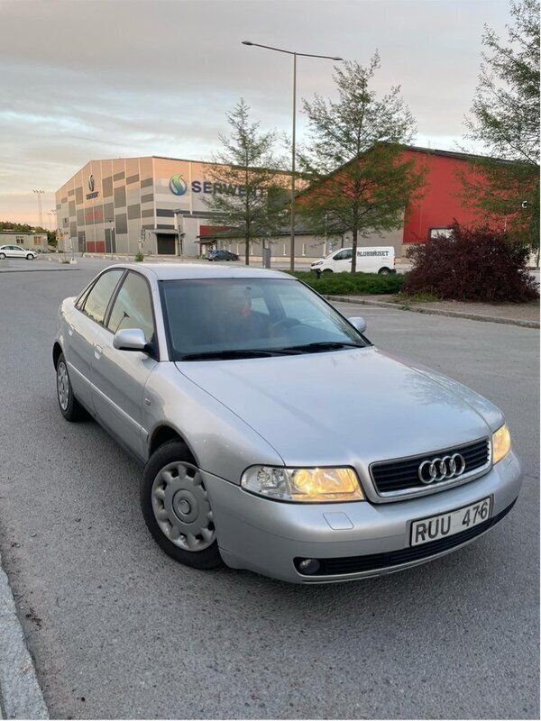 Silver Begagnad 2001 Audi A4 Sedan | 16 500 kr (Marknadspris) - Bild 1/4