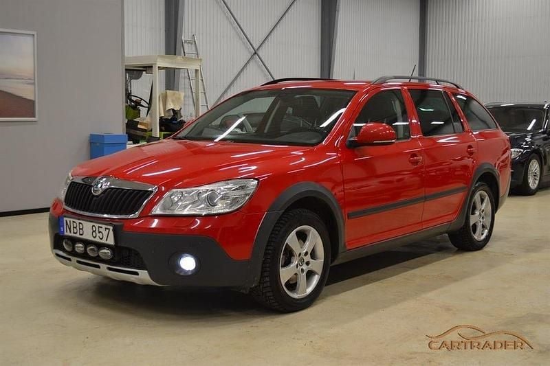 Begagnad Skoda Octavia Scout 140 HK (102 kW) 2013 Röd Kombi