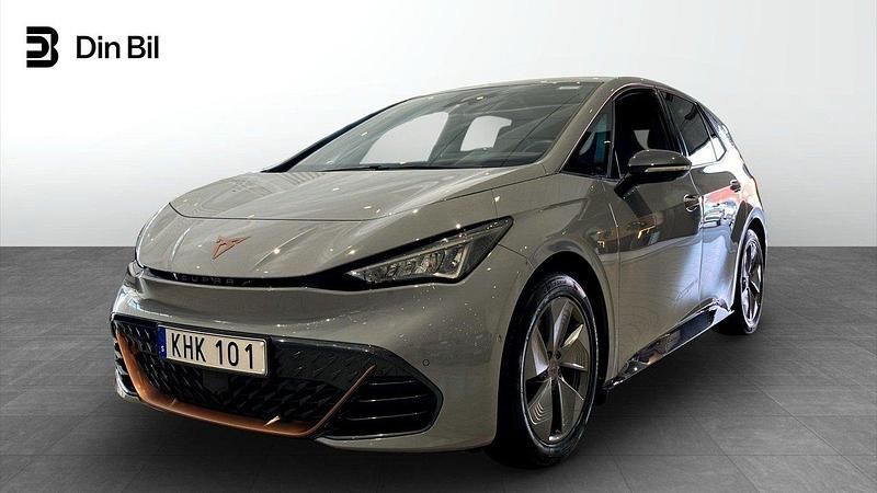 Ljusgrå (vapor grey) Begagnad 2023 Cupra Born Halvkombi | 264 900 kr (Lite dyr) - Bild 1/4