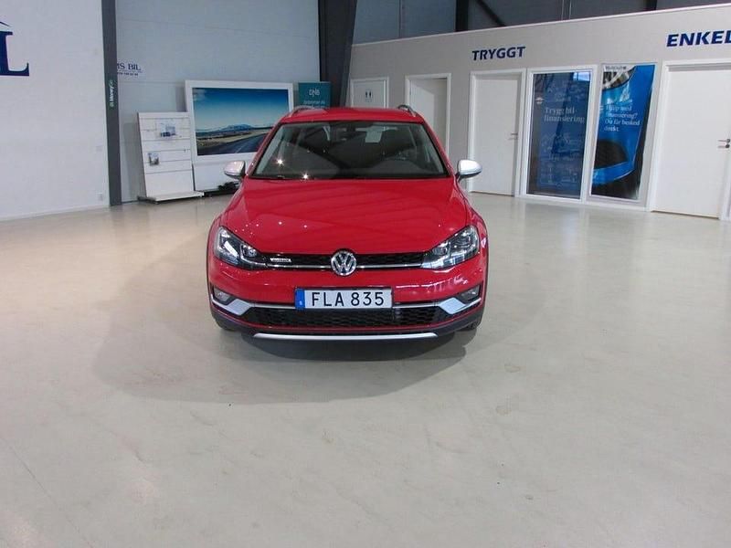 Begagnad VW Golf Alltrack 184 HK (135 kW) 2018 Röd Kombi