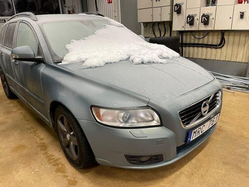 Begagnad Volvo V50 Momentum 177 HK (130 kW) 2011 Blå metallic Kombi