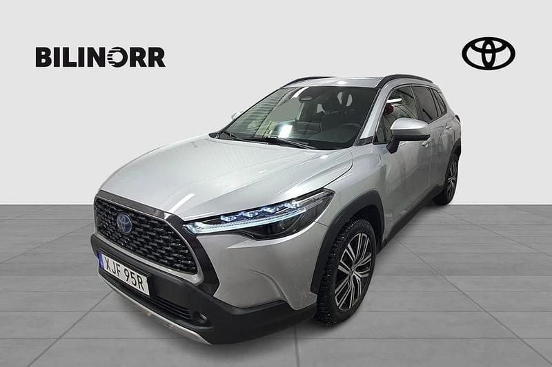 Begagnad Toyota Corolla Cross Style 197 HK (144 kW) 2022 Silver SUV