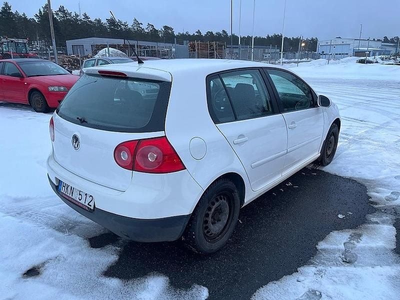 Begagnad VW Golf VI Trendline 102 HK (75 kW) 2008 Vit Halvkombi