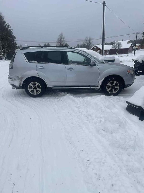 Begagnad 2011 Mitsubishi Outlander SUV | 57 000 kr (Bra pris) - Bild 1/4