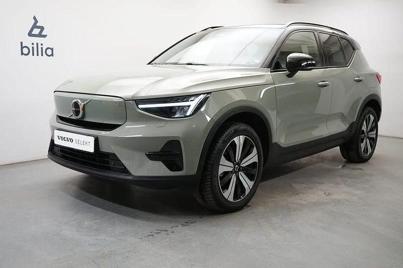 Grön Begagnad 2023 Volvo XC40 Core SUV | 334 900 kr (Superpris) - Bild 1/3