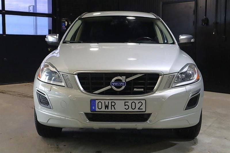 Begagnad Volvo XC60 R-Design 163 HK (119 kW) 2011 Vit SUV