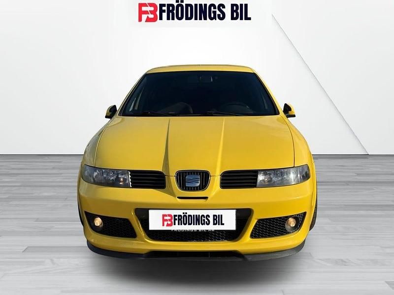 Begagnad Seat Leon CUPRA 224 HK (164 kW) 2004 Gul Halvkombi