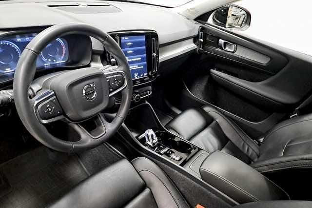 Begagnad Volvo XC40 Inscription 165 HK (121 kW) 2022 Svart SUV