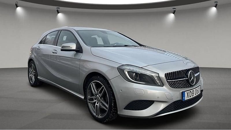 Silver Begagnad 2015 Mercedes A180 Urban Halvkombi | 119 900 kr (Marknadspris) - Bild 1/4