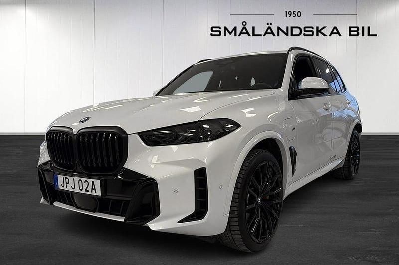 Vit Begagnad 2024 BMW X5 M Sport SUV | 839 000 kr - Bild 1/4