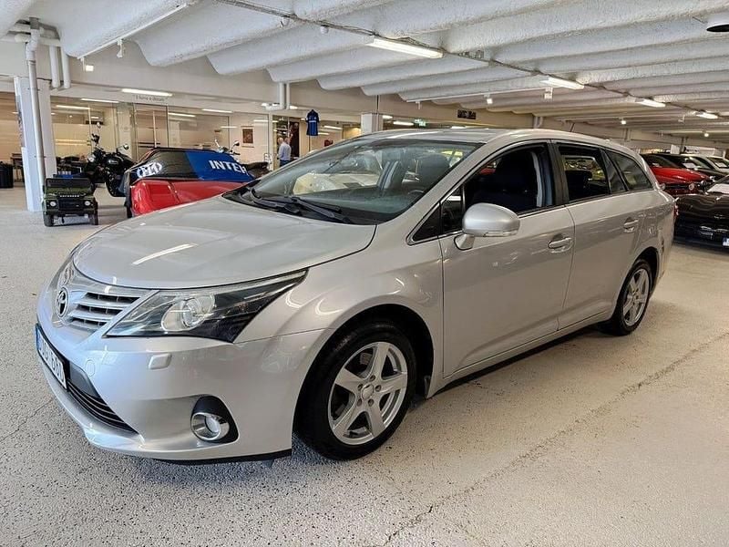 Silver Begagnad 2013 Toyota Avensis Business Edition Kombi | 59 900 kr (Marknadspris) - Bild 1/4