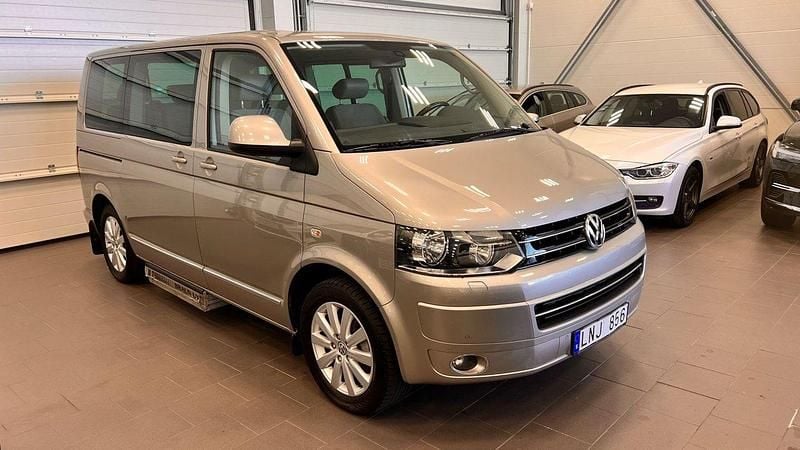 Ljusbrun Begagnad 2010 VW Multivan Highline Minibuss | 269 000 kr - Bild 1/4