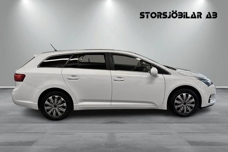 Begagnad Toyota Avensis Edition 147 HK (108 kW) 2015 Vit Kombi