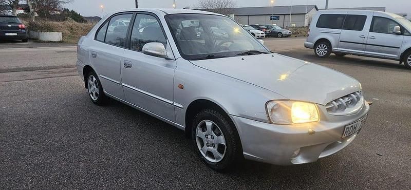 Begagnad 2000 Hyundai Accent Halvkombi | 13 999 kr - Bild 1/4