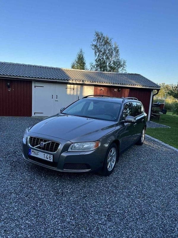 Begagnad 2008 Volvo V70 Kinetic Kombi | 40 000 kr (Bra pris) - Bild 1/4