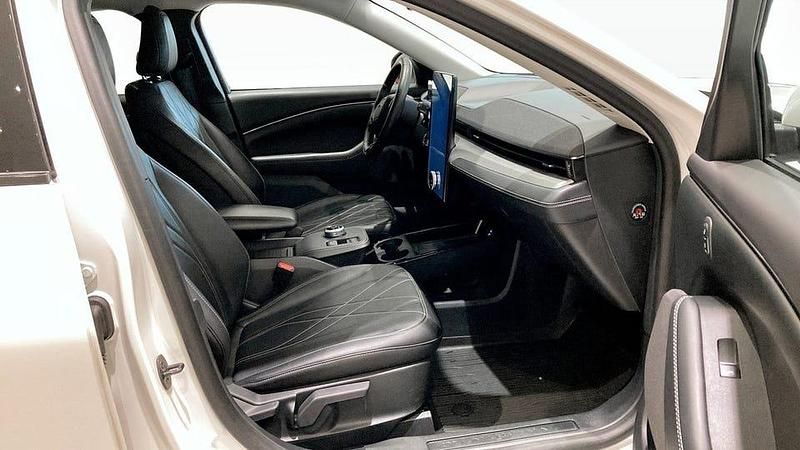 Begagnad Ford Mustang Mach-E Standard Range 221 kW (301 HK) 2022 Vit SUV