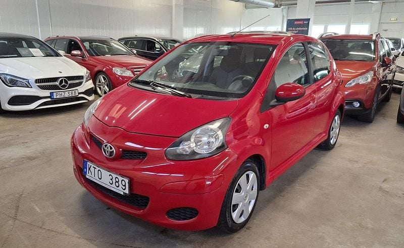 Röd Begagnad 2010 Toyota Aygo Halvkombi | 27 999 kr - Bild 1/4