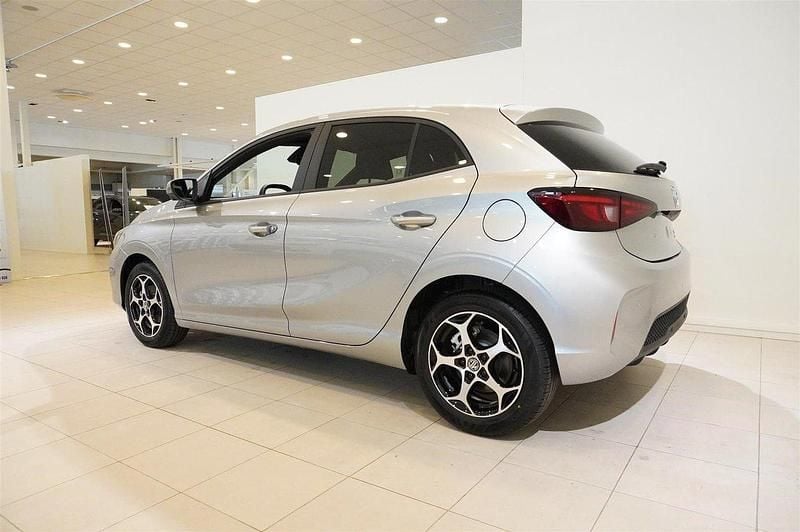 Begagnad MG MG3 102 HK (75 kW) 2024 Grå/silver Halvkombi