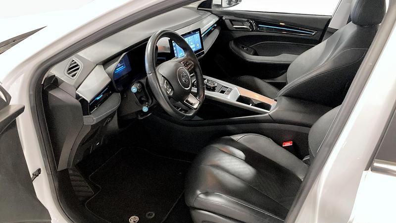 Begagnad MG MG5 EV Luxury 130 kW (177 HK) 2022 Vit Kombi