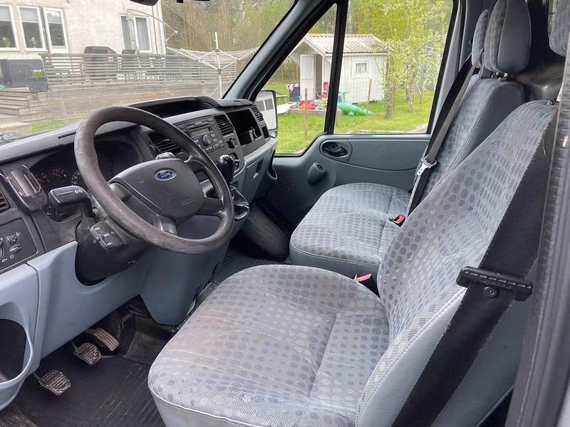 Begagnad Ford Transit T260 85 HK (62 kW) 2007 Ljusgrå (grå) Minibuss