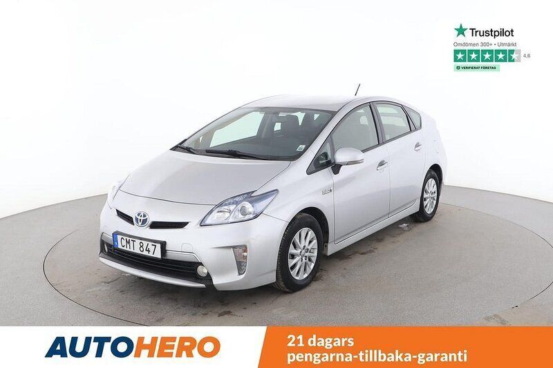 Silver Begagnad 2014 Toyota Prius Plug-in Hybrid Halvkombi | 144 000 kr (Marknadspris) - Bild 1/4