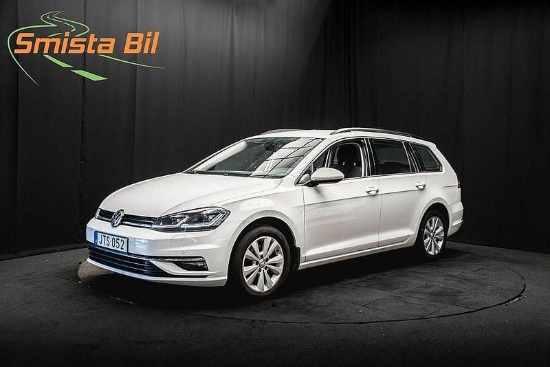 Vit Begagnad 2018 VW Golf VII Kombi | 169 600 kr (Marknadspris) - Bild 1/4
