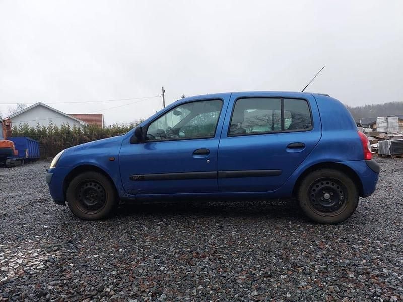 Begagnad 2003 Renault Clio II Halvkombi | 16 900 kr (Marknadspris) - Bild 1/4