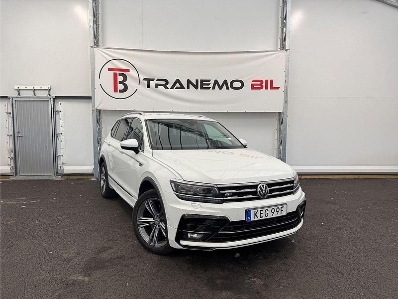 Vit Begagnad 2020 VW Tiguan Allspace R-line SUV | 279 900 kr (Marknadspris) - Bild 1/4