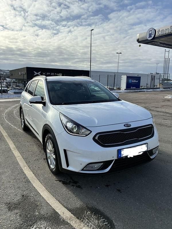 Begagnad Kia Niro Advance 141 HK (103 kW) 2018 Snow white pearl SUV