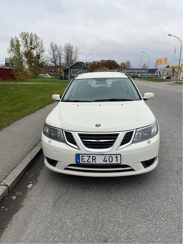 Vit Begagnad 2009 Saab 9-3 Linear Kombi | 37 000 kr (Superpris) - Bild 1/4