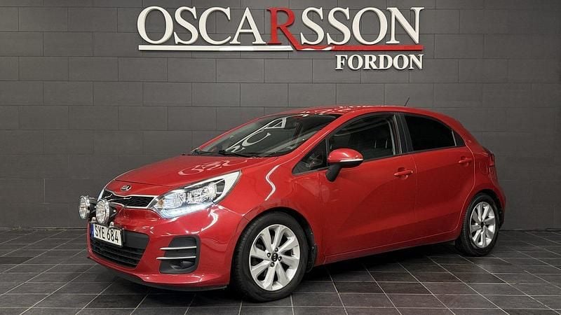 Röd Begagnad 2016 Kia Rio Halvkombi | 109 900 kr (Bra pris) - Bild 1/4