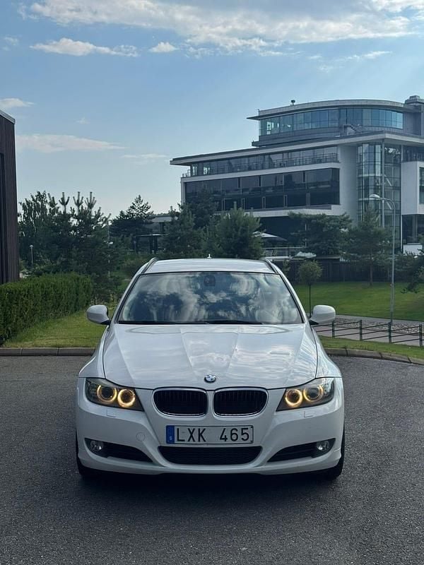 Begagnad BMW 320 184 HK (135 kW) 2012 Kombi
