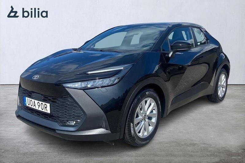 Svart Begagnad 2024 Toyota C-HR Active SUV | 349 900 kr (Bra pris) - Bild 1/4