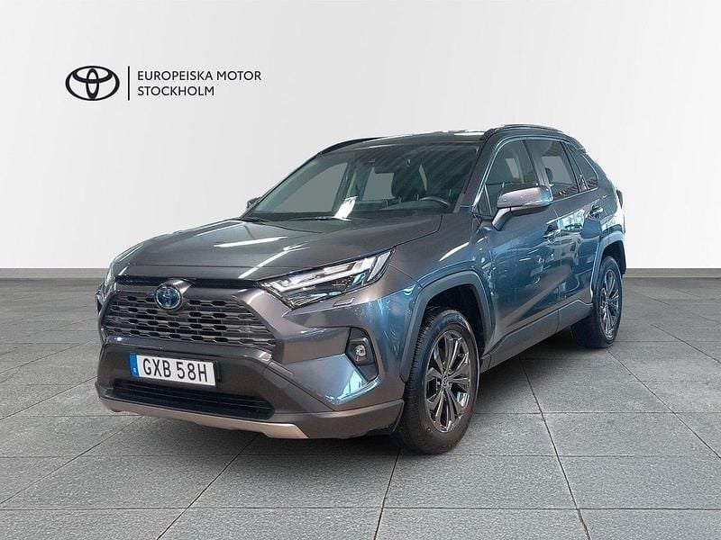 Mörkgrå (grå) Begagnad 2022 Toyota RAV4 Hybrid Executive SUV | 384 900 kr (Bra pris) - Bild 1/3