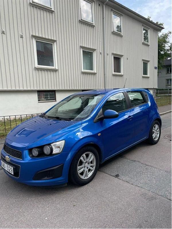 Blå Begagnad 2012 Chevrolet Aveo Halvkombi | 27 000 kr (Marknadspris) - Bild 1/4