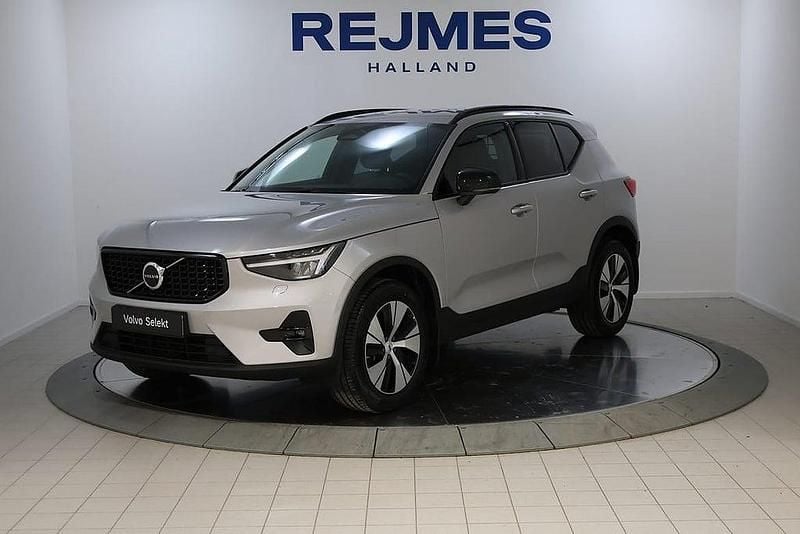 Silver Begagnad 2024 Volvo XC40 Plus SUV | 399 500 kr (Lite dyr) - Bild 1/4