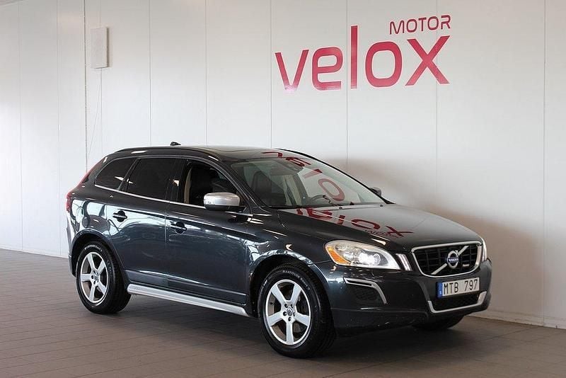 Grå Begagnad 2012 Volvo XC60 R-Design Momentum SUV | 99 900 kr (Bra pris) - Bild 1/4