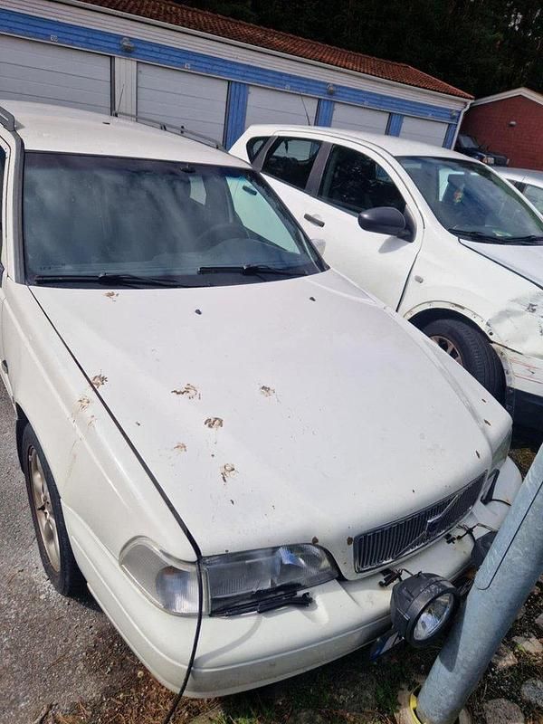 Vit Begagnad 2000 Volvo V70 Kombi | 15 000 kr (Bra pris) - Bild 1/4