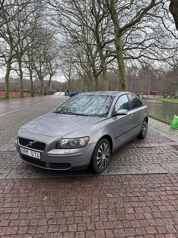 Begagnad 2004 Volvo S40 Sedan | 27 900 kr (Marknadspris) - Bild 1/4